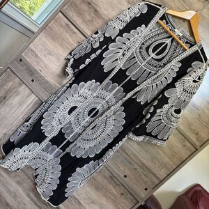 Pinky Black & Cream Embroidered Kimono OSFM Women's preworn Beautiful